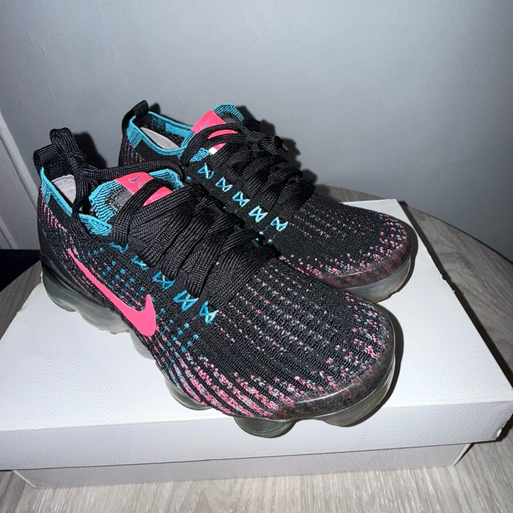 Nike Air VaporMax Flyknit in Black and Pink